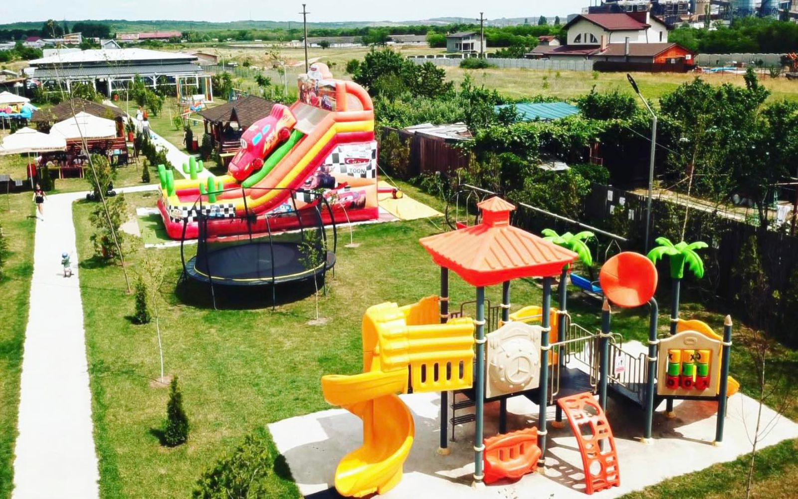 Amenajare complex de joaca exterior Primaria Calarasi, Parcul Queen