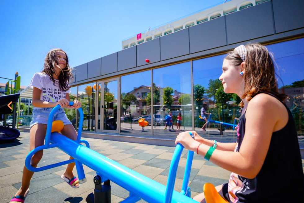 Amenajare complex de joaca exterior Hotelul Bacolux Koralio, Eforie Nord