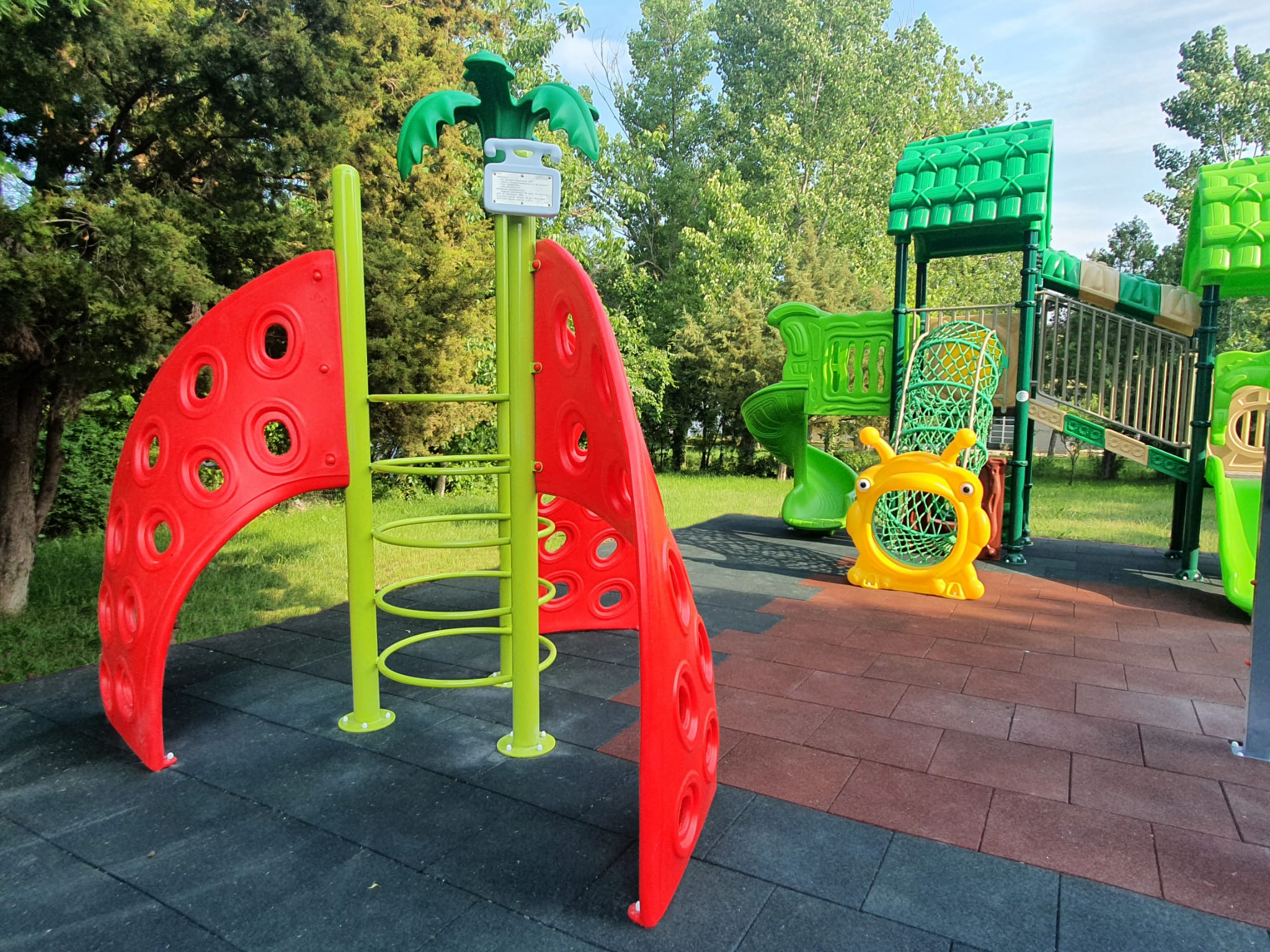 Amenajare complex de joacă de exterior și zonă fitness, Hotel 2D Resort & Spa, Neptun