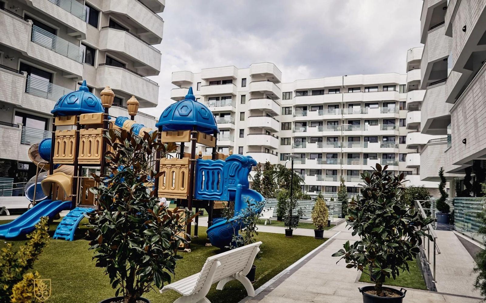 Amenajare complex de joaca exterior Primaria Calarasi, Parcul Queen