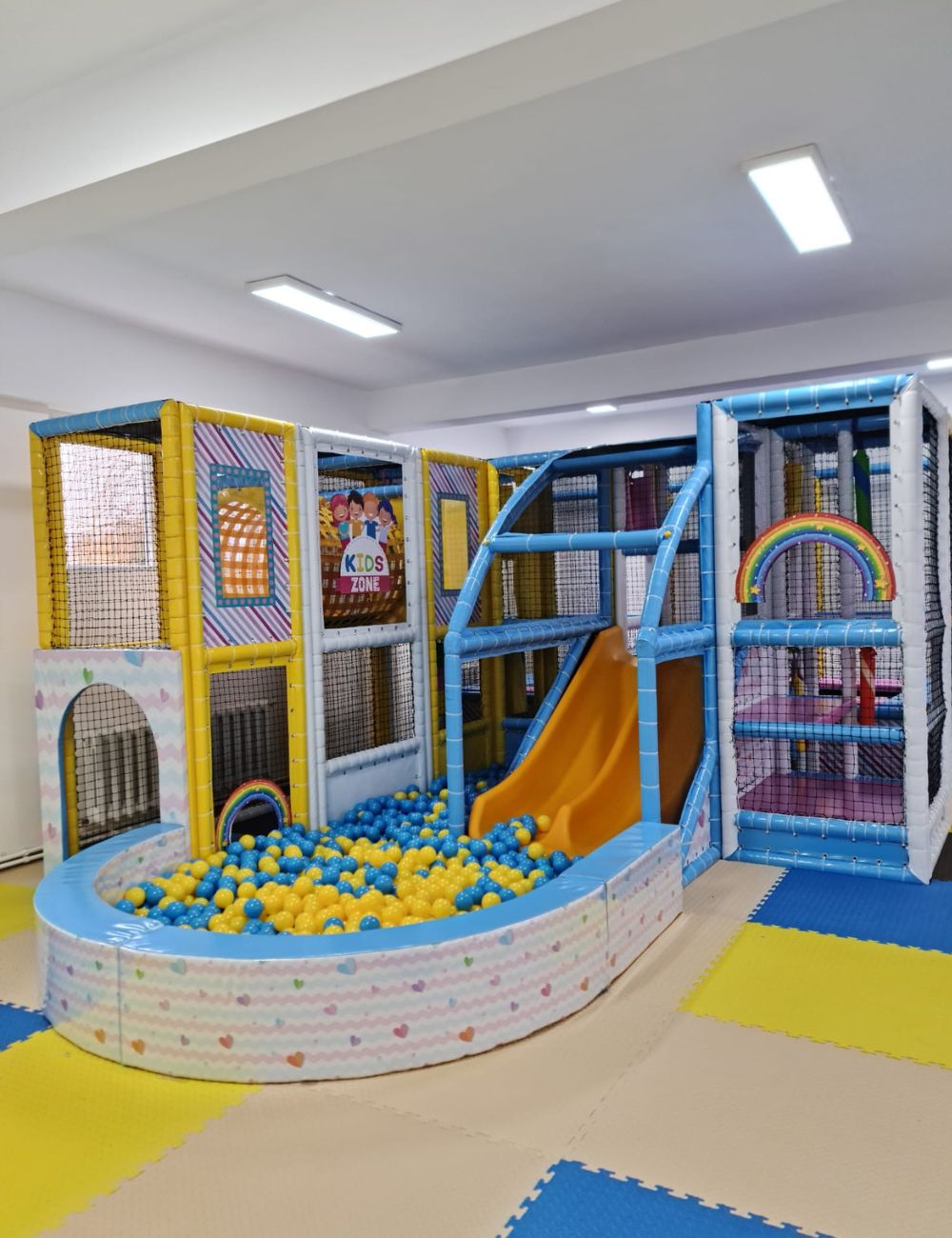 Amenajare loc de joacă de interior Funtastik Kids, Bistrita