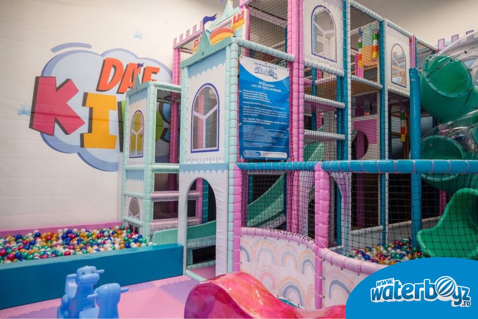 Amenajare complex de joaca exterior si interior DAF Kids Timisoara