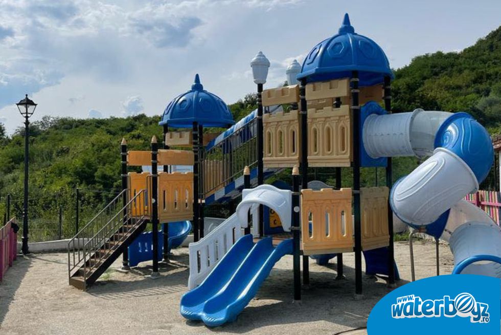 Ameanjare loc de joaca de exterior Ocnele Mari Valcea