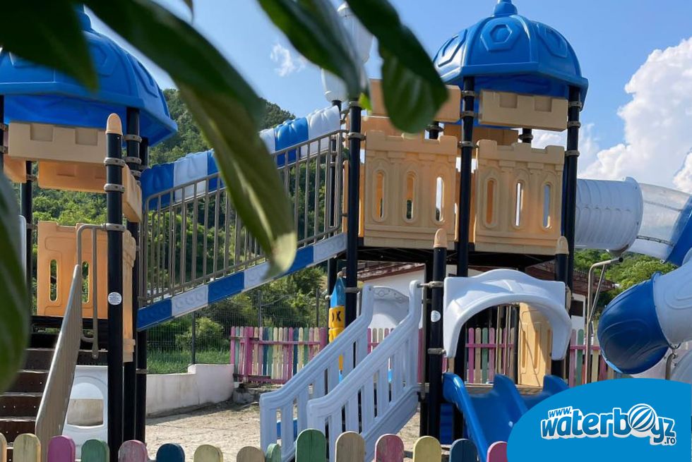 Ameanjare loc de joaca de exterior Ocnele Mari Valcea