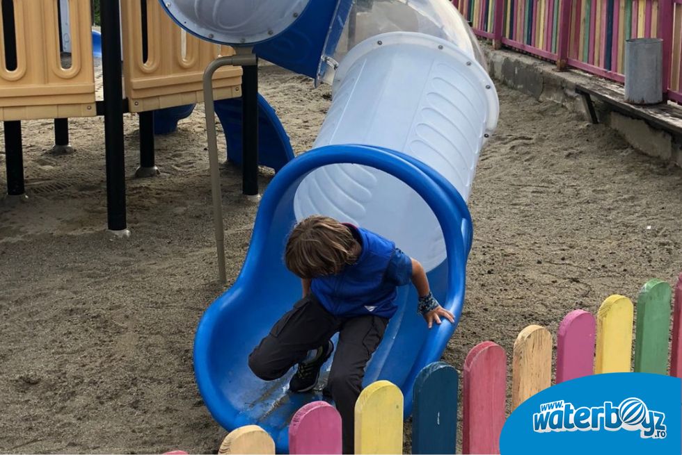 Ameanjare loc de joaca de exterior Ocnele Mari Valcea