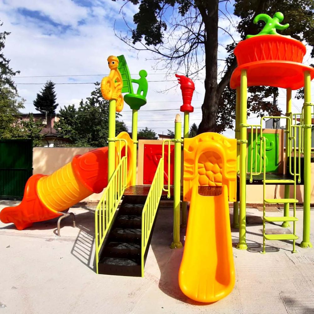 Amenajare complex de joaca exterior Primaria Calarasi, Parcul Queen