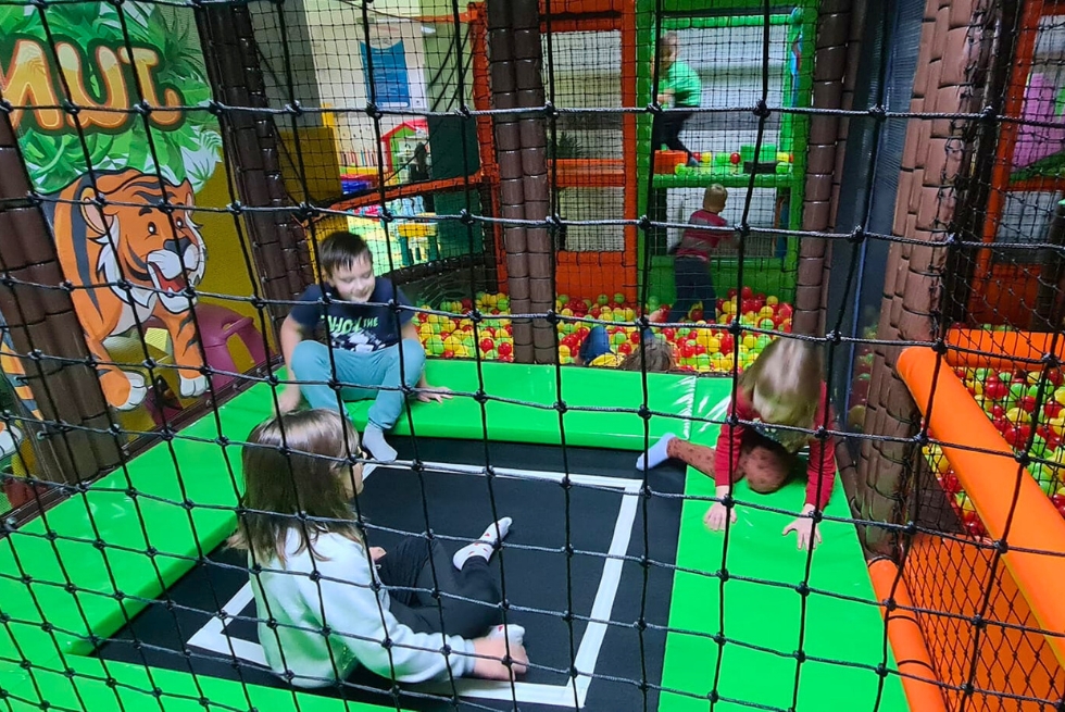 Amenajare loc de joaca de interior KidsClub Softplay, Comănești | Waterboyz