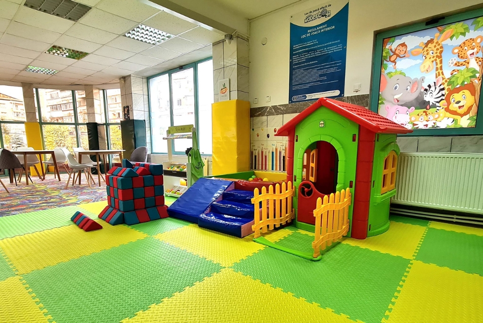 Amenajare loc de joaca de interior KidsClub Softplay, Comănești | Waterboyz