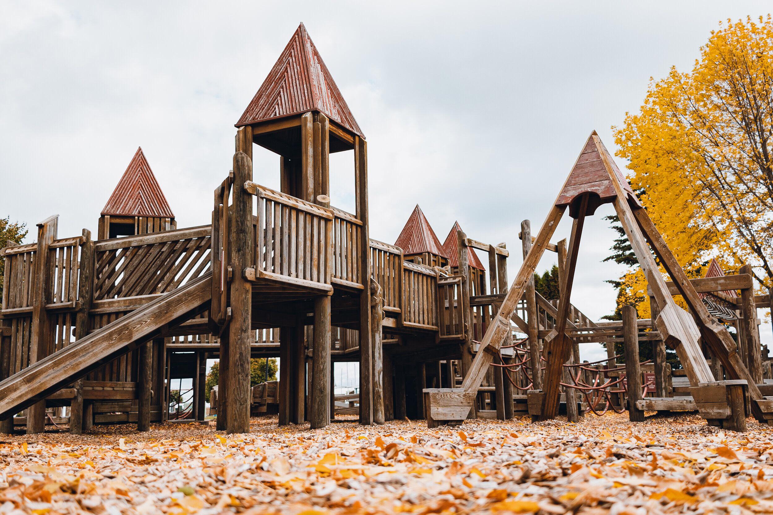 Aschii de lemn pentru locuri de joaca